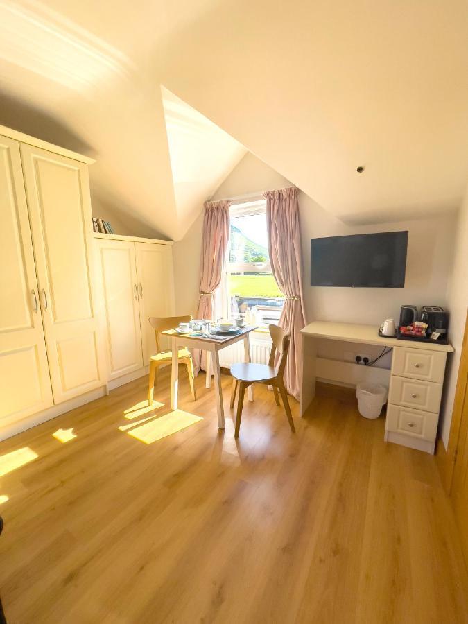 Mount Edwards Hill Guest Accommodation Cushendall Exteriör bild